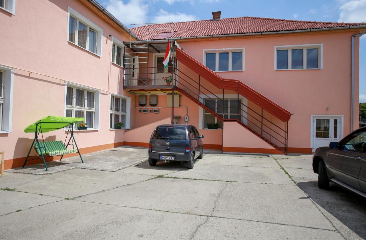 Centrál Panzió Szentes Esterno foto